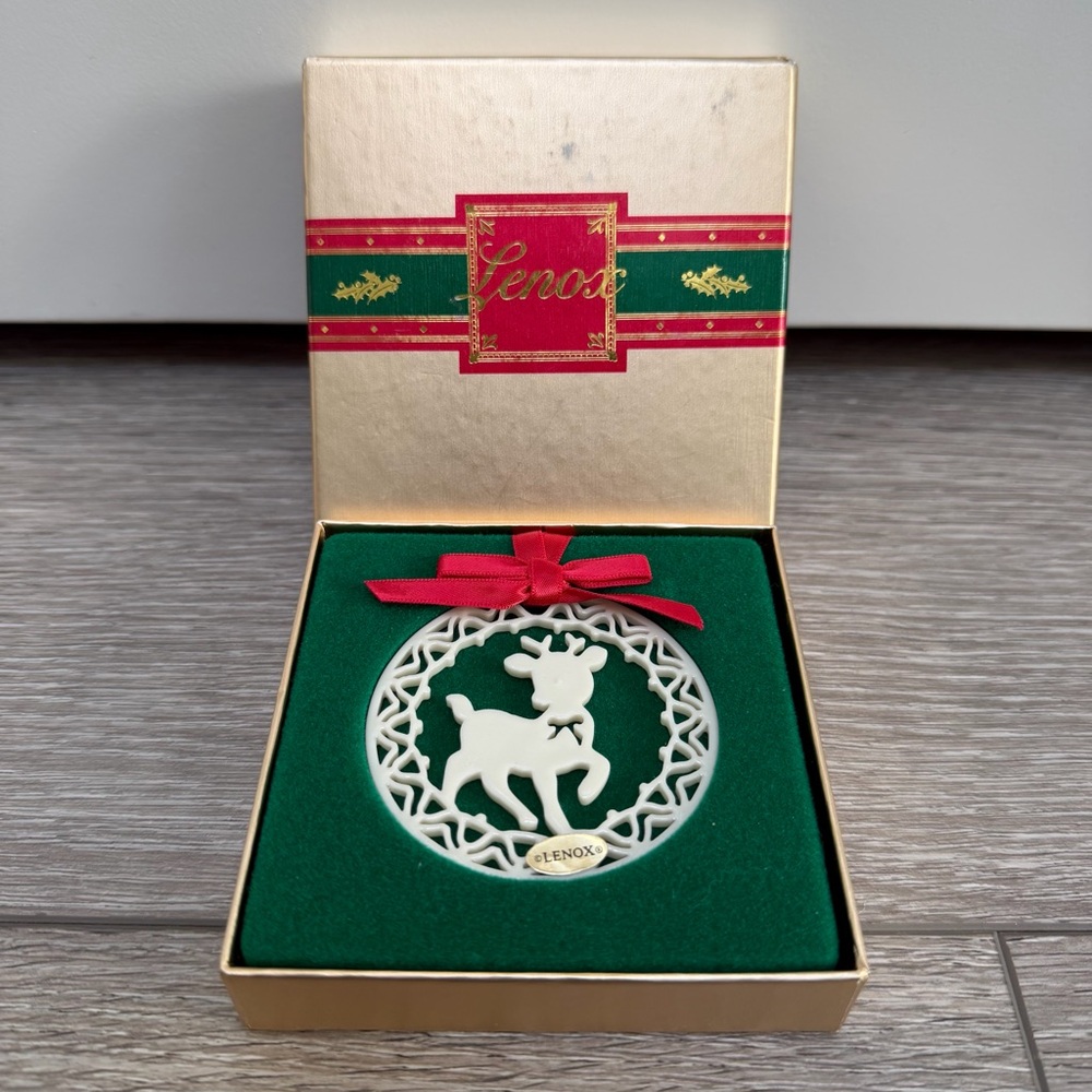 LENOX VINTAGE 1987 YULETIDE REINDEER PIERCED PORCELAIN ORNAMENT WITH BOX